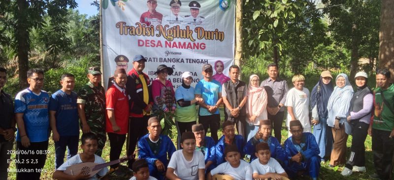 Caption: Foto bersama Wakapolda Babel, Kapolres, Camat Namang, Kades Namang beserta seluruh undangan dan Masyarakat Namang di acara Ngilok Durin, Foto: Renaldi
