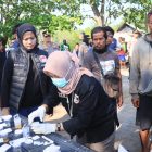 Caption: Pemeriksaan terhadap para penambang 